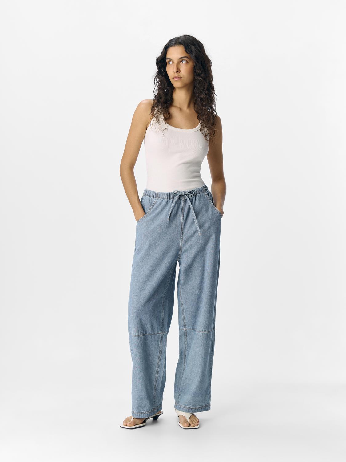 model_shot-front_full